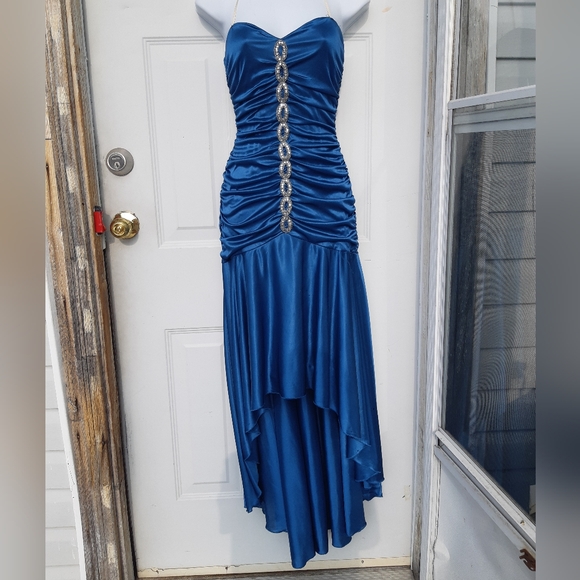 Mermaid Style Dress - Picture 3 of 15